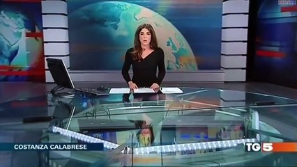 Jornalista italiana mostra mais do que era suposto durante telejornal