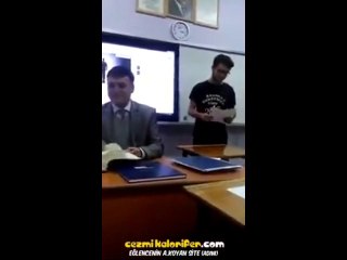 Hocayı Şiir Diye Serdar Ortaç Şarkı Sözleriyle Trolleyen Liseli