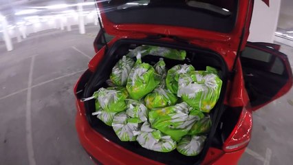 Un groupe d'amis distribue plus de 2 000€ de cadeaux à des SDF