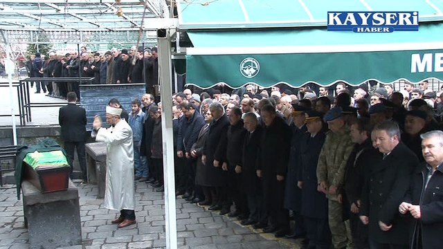 GENEL KURMAY BAŞKANI AKAR DAYISINI EBEDİYETE UĞURLADI