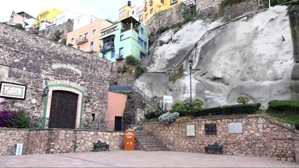 Caño roto en Plaza Allende