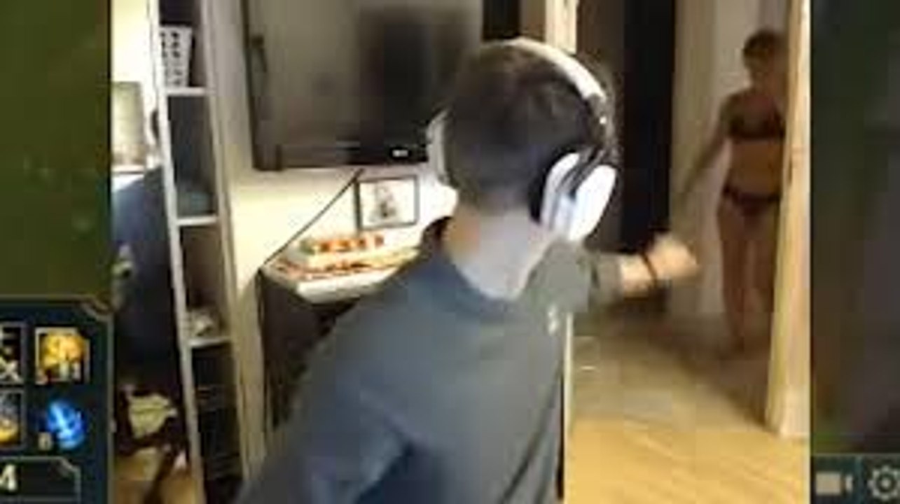 Gamer's mum walks in wearing only underwear on live stream!