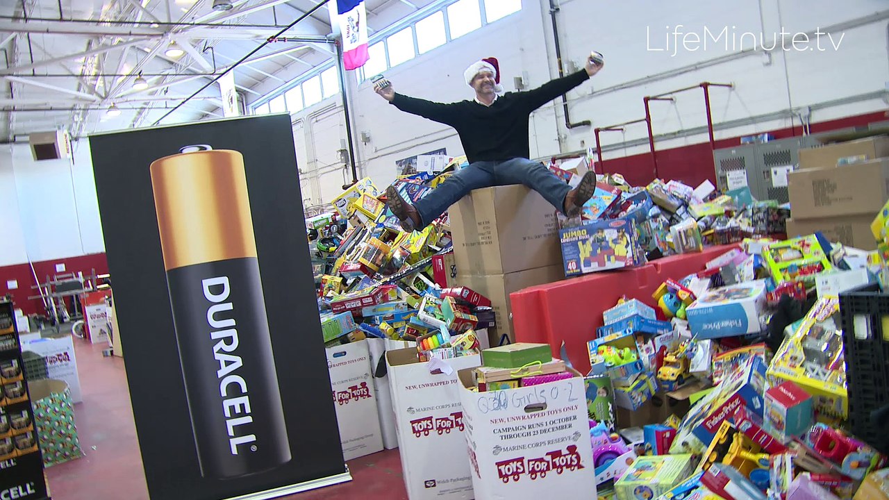 World Series Champion David Ross Helps Duracell Save Christmas this Holiday Season with the Duracell Express