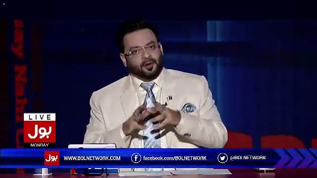 Dr. Aamir Liaquat Chitrols Defence Minister Khawaja Asif.