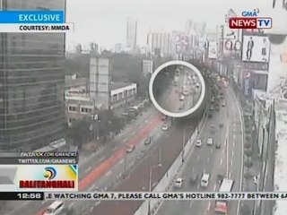 BT: Pampasaherong bus, sumalpok sa pader ng MRT, poste ng ilaw at plastic barrier sa EDSA