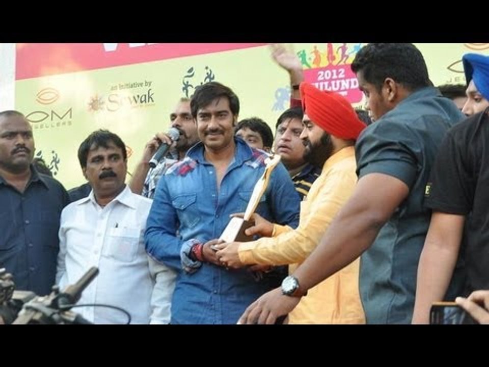 Ajay Devgn Flags Off Vintage Car Rally!