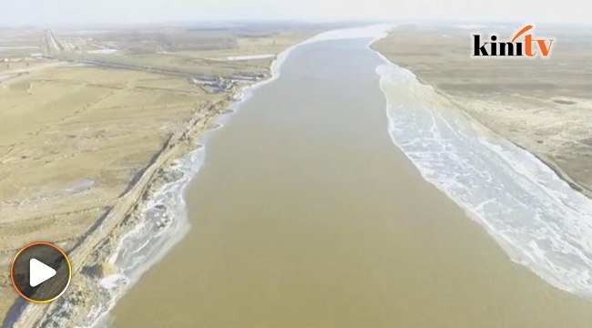 Sungai Kuning mula beku di China