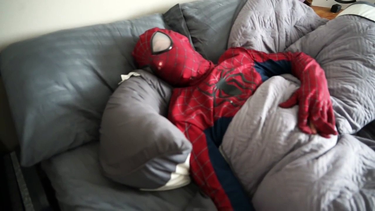 Spiderman vs Zombie Spiderman Orbeez Bath Time SuperHero fun in Real lif