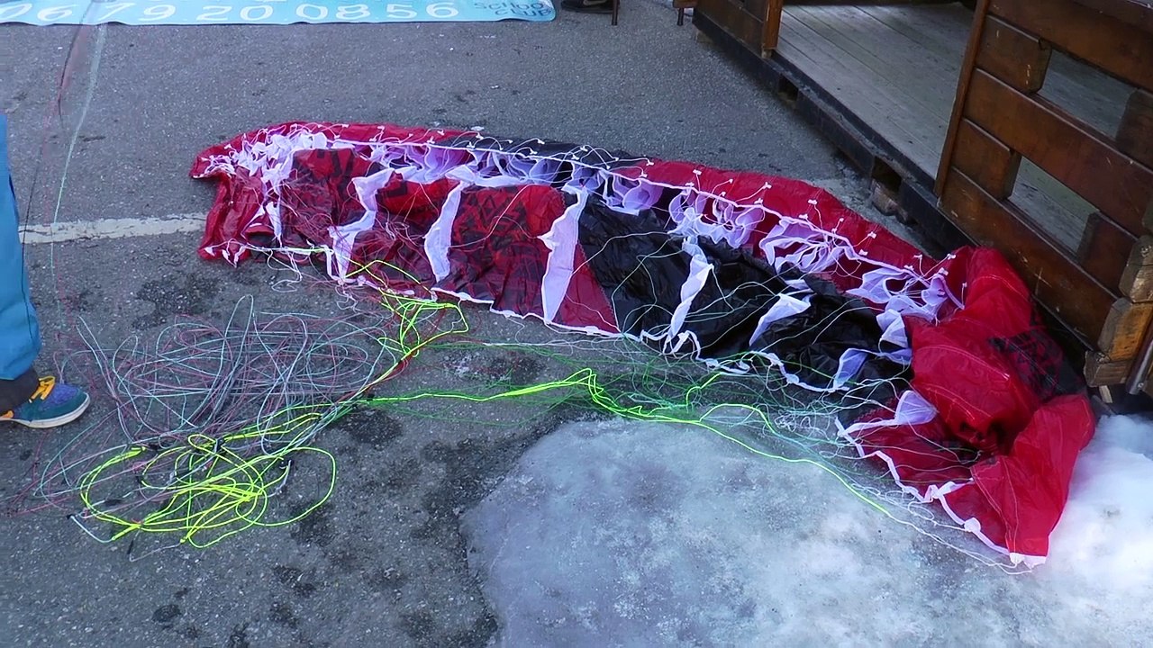 Hautes-Alpes : Au col du Lautaret le SnowKite fait frissoner les vacanciers