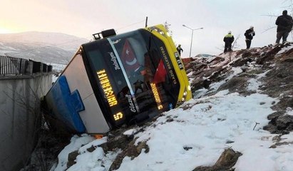 Elazığ'da otobüs devrildi: 11 yaralı