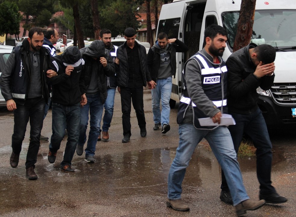 Adana'da uyuşturucu tacirlerine şok baskın