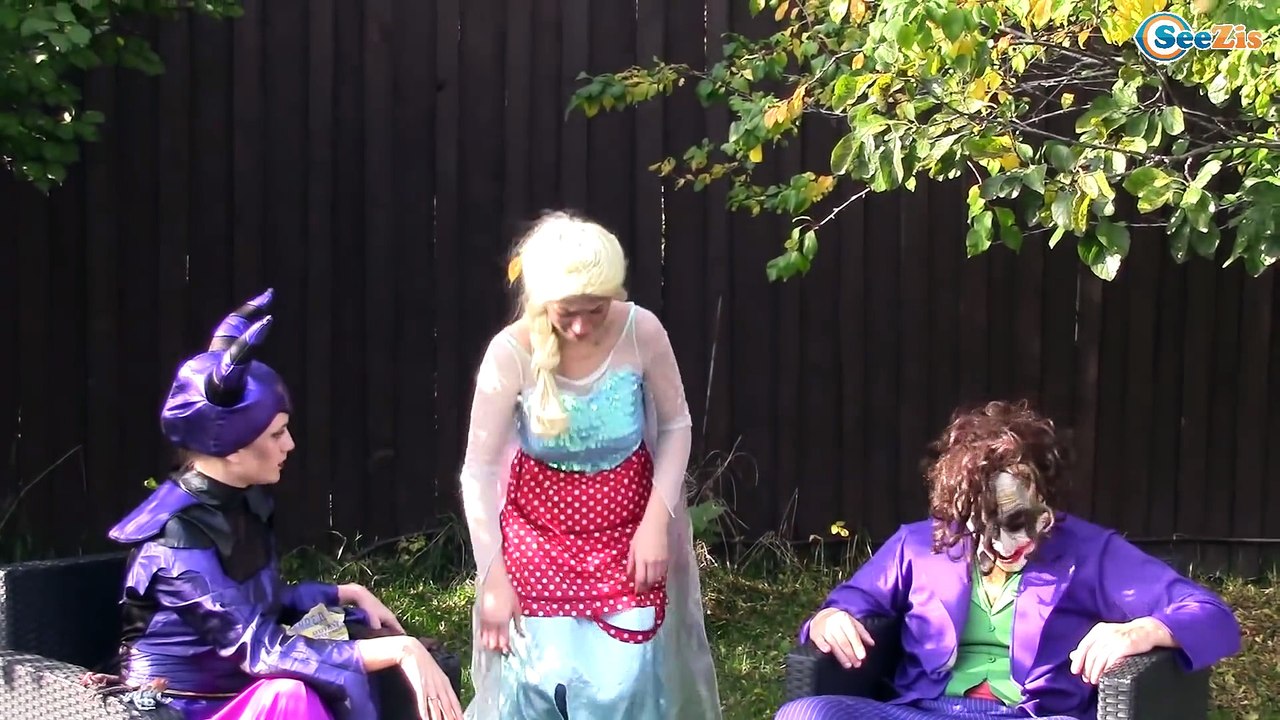 Frozen Elsa Without Her Dress! w/ Spiderman Jok...