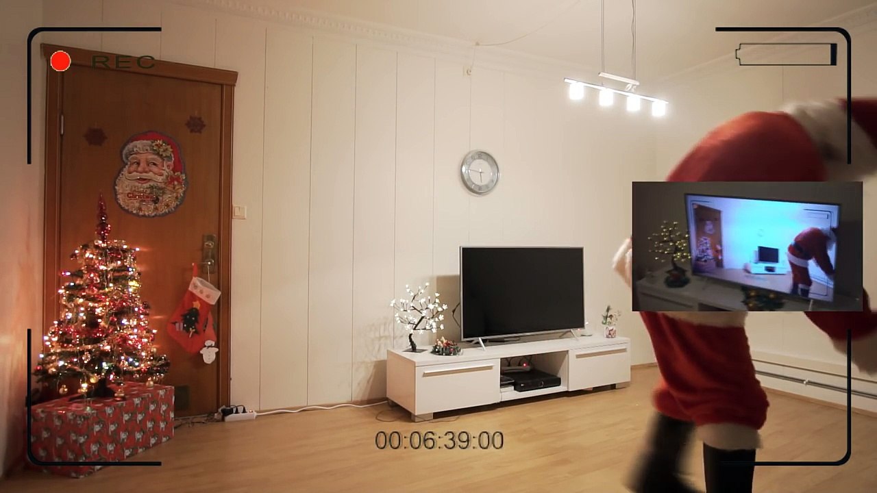 Il prouve à sa fille que le père Noël existe en le filmant