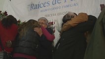 Un centenar de inmigrantes mexicanos vuelven a abrazar a sus padres tras años de separación