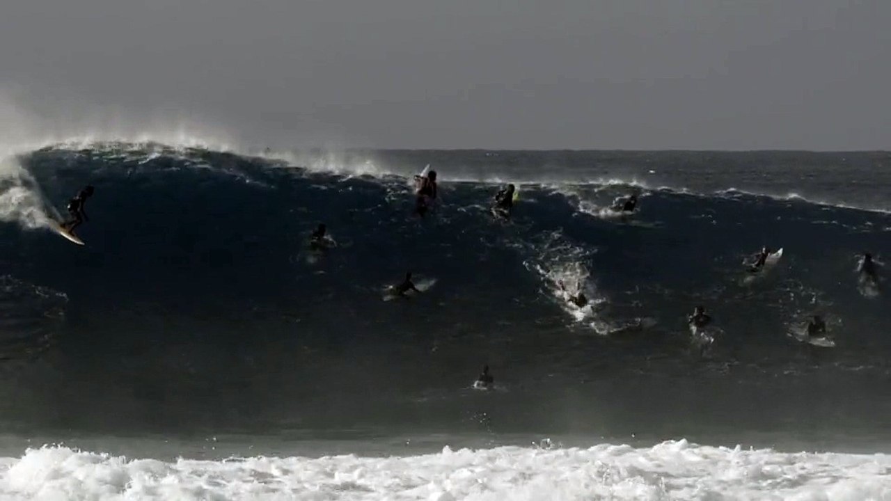 Surf - Pipeline - des vagues de fou à Noël sur le spot de Pipeline, à Hawaii