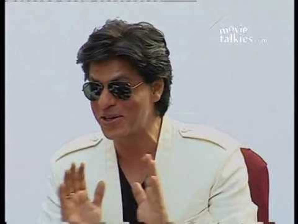 Shah Rukh Khan Brushes Aside Ajay Devgn Ffilms-Yash Raj Films Legal Tussle