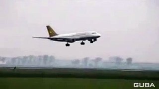 Funny Airplane Landing-gbcnRQ5yBns