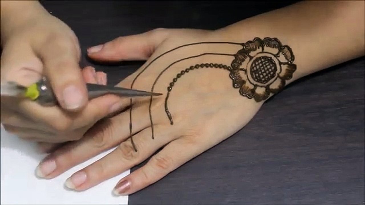 latest hand mehndi design