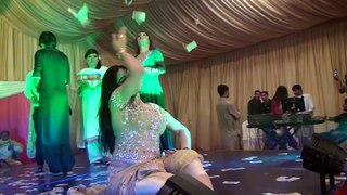BAS ARYA BY ROSHANI - MUJRA DANCE IN WEDDING 2016