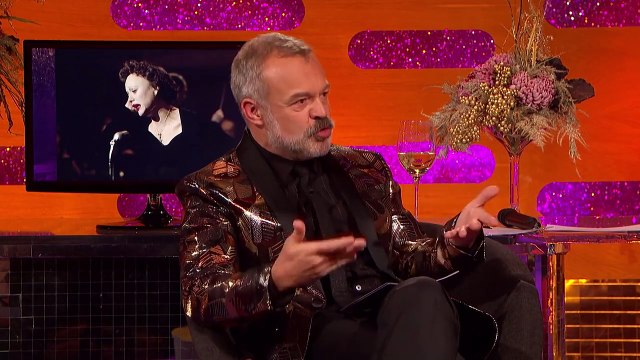 Marion Cotillard fait du playback sur Edith Piaf