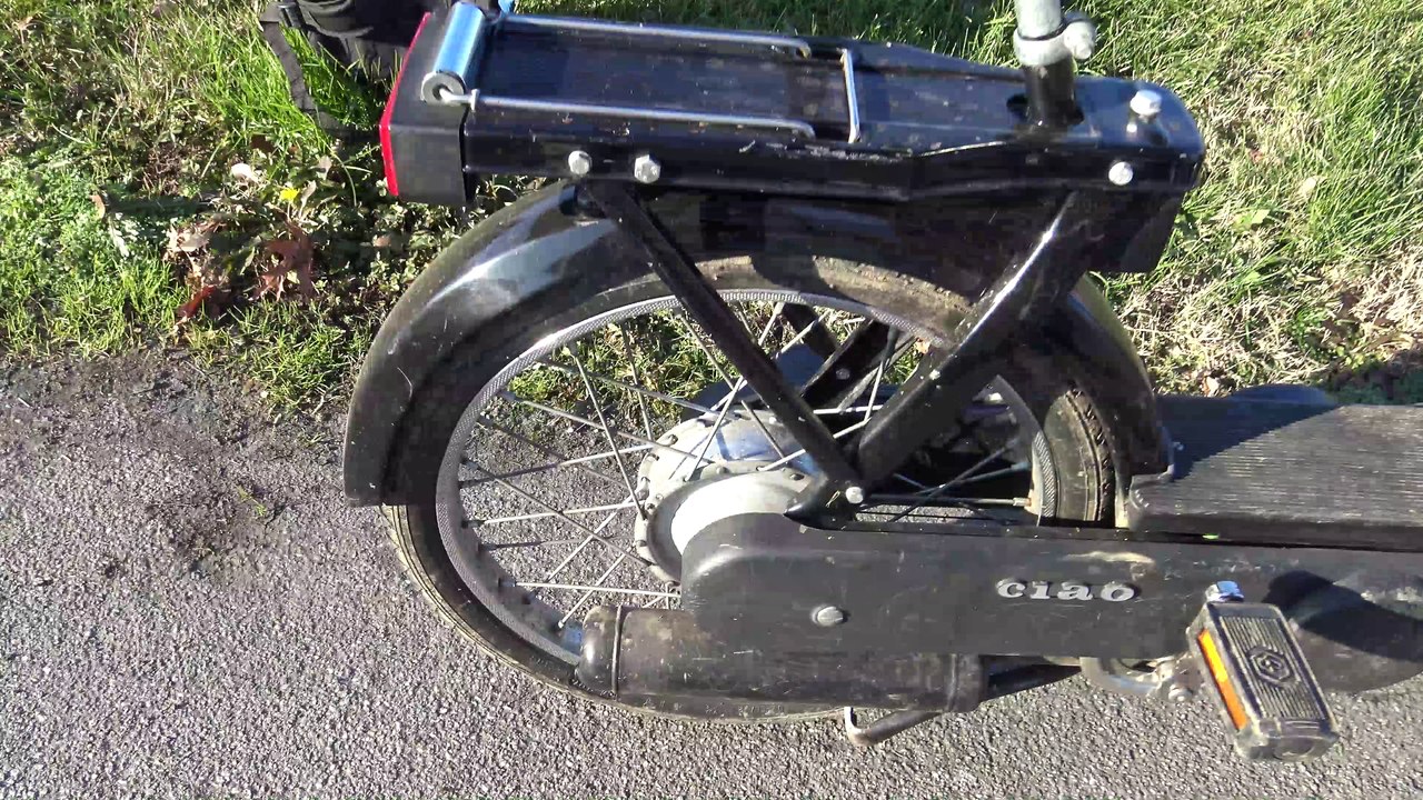 LUCA, A FRIEND OF MINE JOKING WITH HIS PIAGGIO CIAO (VIDEO 4K)