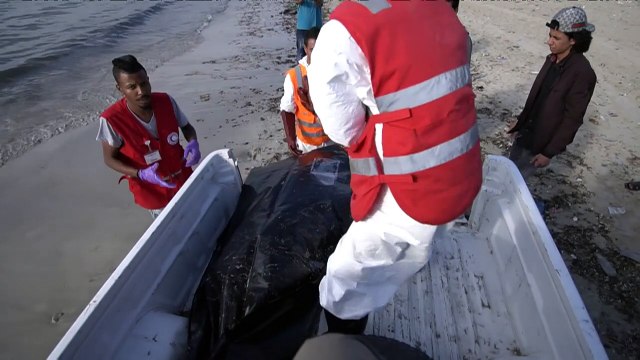 Hallan once cuerpos de migrantes en playas cerca de Trípoli