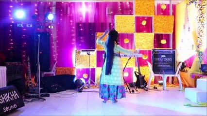 Mehndi Dance -- Beautiful Girl Got Awesome Moves