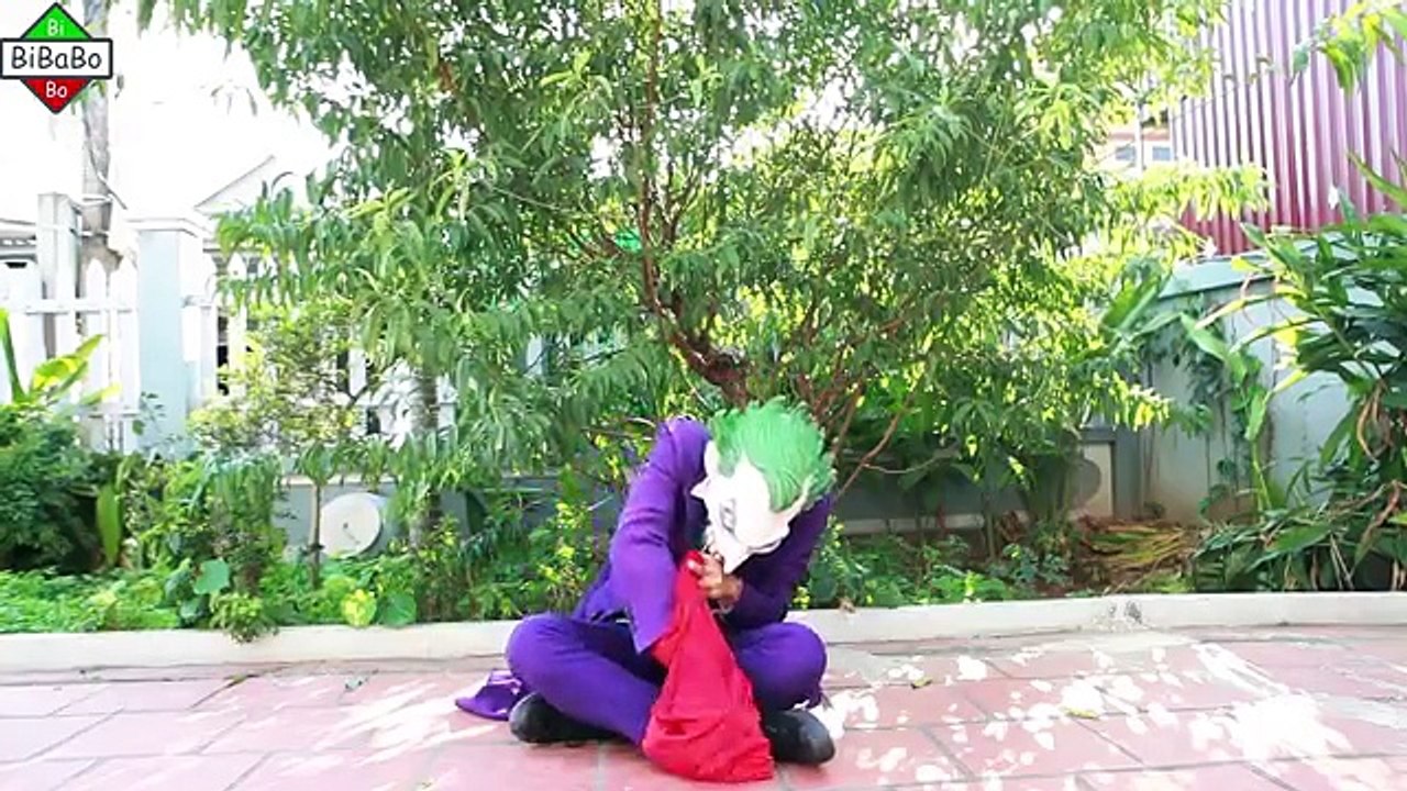 Frozen Elsa vs Spiderman Baby  Joker KIDNAP Santa Claus Toys Cars police Kids & Police Arrest!