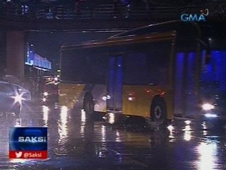 SAKSI: Ulan at traffic ng rush hour, dobleng kalbaryo sa mga commuter at motorista