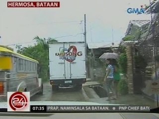 24 Oras: Mahigit 3,000 apektado ng habagat sa Bataan, hinatiran ng tulong