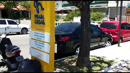 Internauta flagra carros em vaga para deficientes