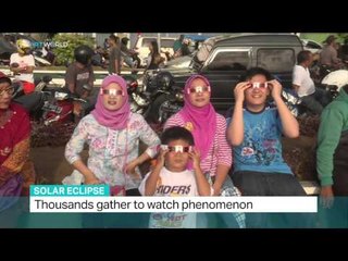 Thousands gather to watch solar eclipse