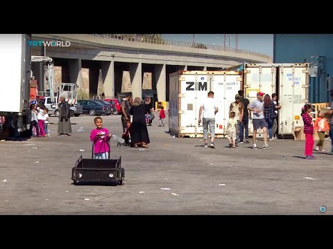 Refugees face struggle at Greek port, Soraya Lennie reports