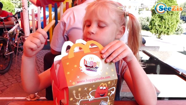 ✔ Кукла Барби и Игрушки Хэппи Мил из МакДональдса с Машей / Happy Meal with Barbie Doll McDonalds ✔
