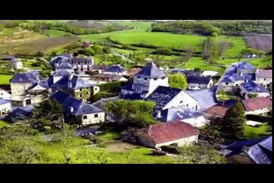 যে গ্রামে নগ্ন হলেই বসবাসের সুযোগ