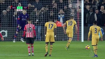 PenaIty caIIed for Totenham, HamyKane misses it 28/11/2016.