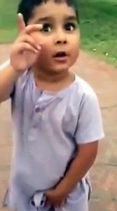 اس چھوٹے بچے کی مزےدار کہانی سونے اور دیکھیں کے کیا کر رہا ہے۔