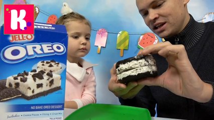 Гигантское печенье OREO DIY и Торт ОРЕО делаем сами Катя и Макс испачкала кремом нос папе Пробуем укусить