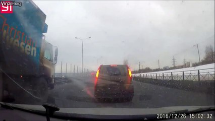 Quand un idiot s'arrete en plein milieu de l'autoroute
