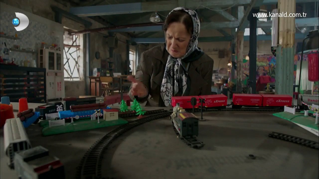 Poyraz Karayel 74. Bölüm - Kendine anarşik kız mı buldun?