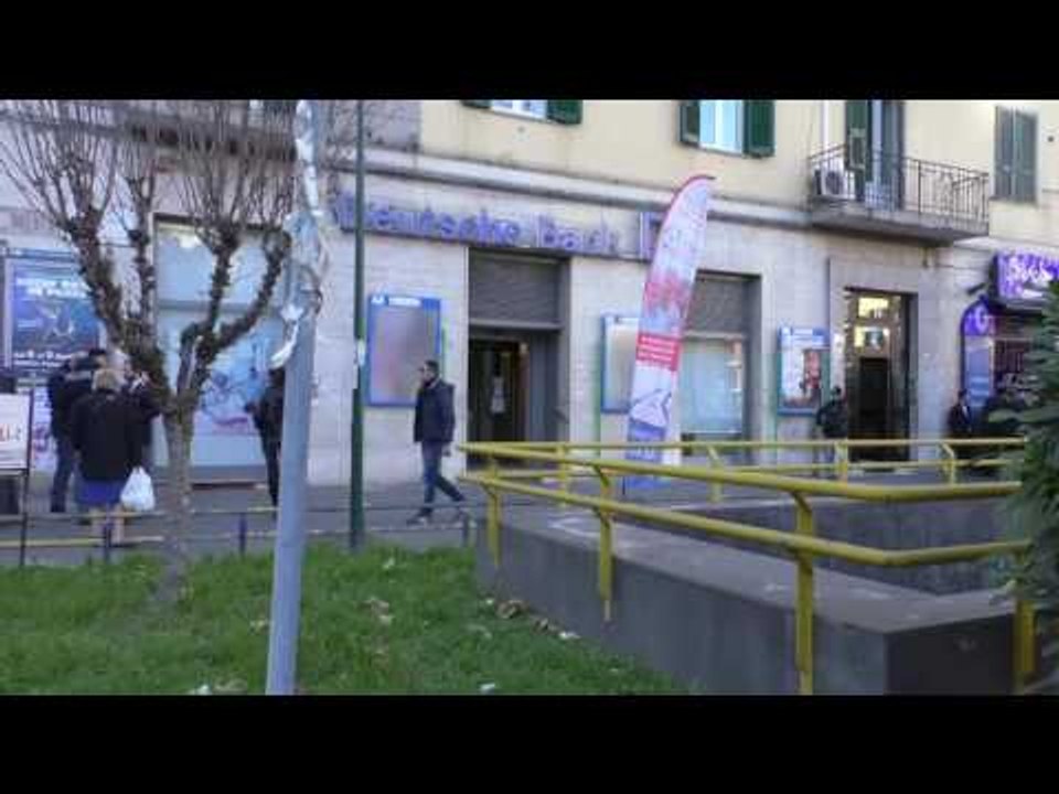 Napoli - Paura al Vomero, rapina alla Deutsche bank (28.12.16)