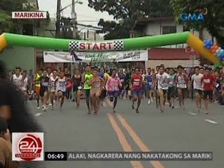 Mga lumahok sa isang marathon,   tumakbo nang naka-high heels