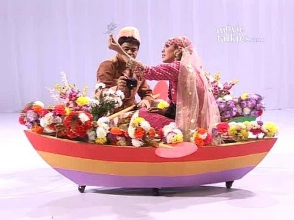 Hrishita Bhatt And Sanjay Mishra Shooting For 'Ammaa Ki Boli'