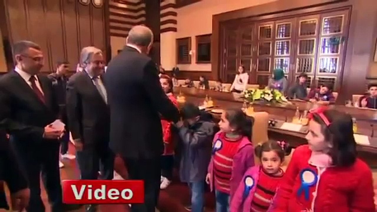 Tiba-tiba Anak Perempuan ini kecup dahi Recep Tayyip Erdogan