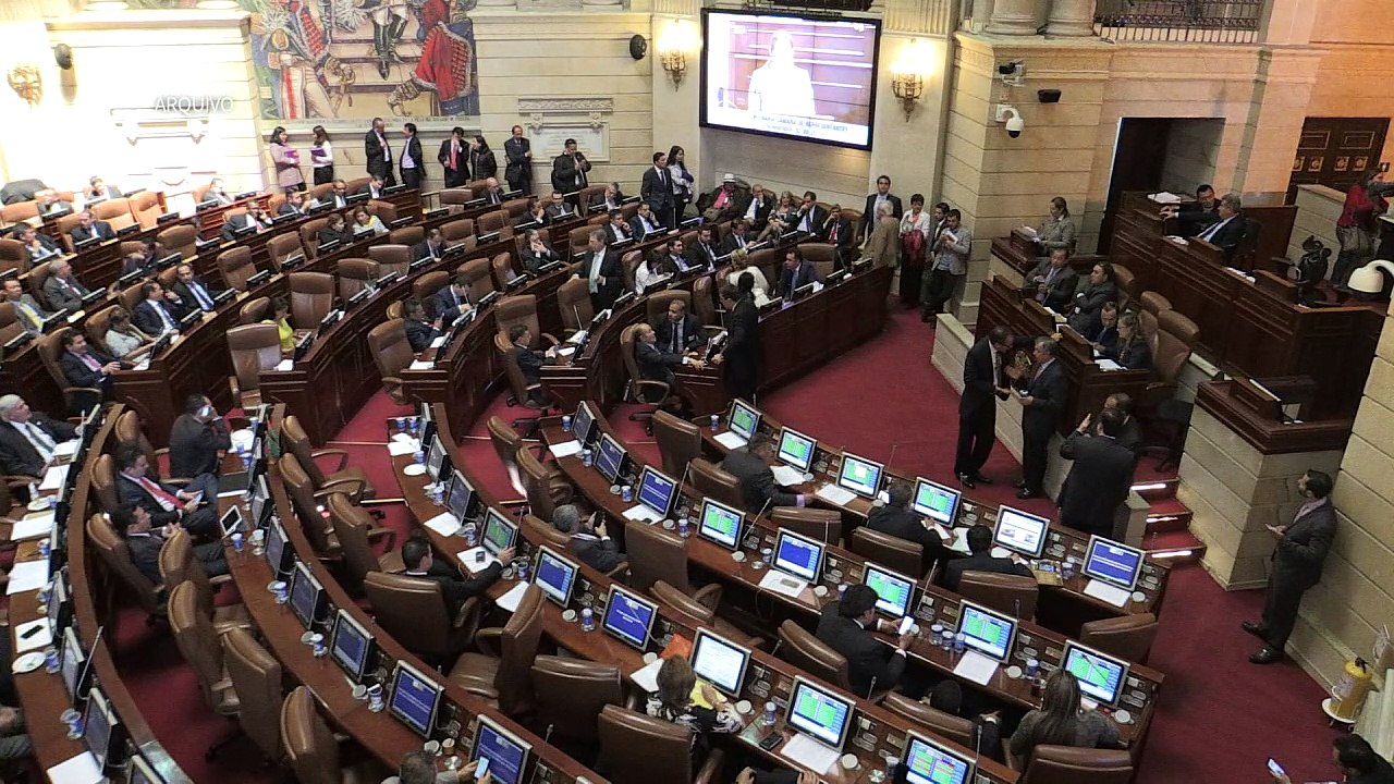 Colômbia aprova histórica lei de anistia