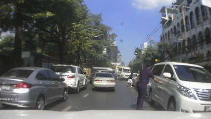 Un conducteur de camion drogué percute toutes les voitures
