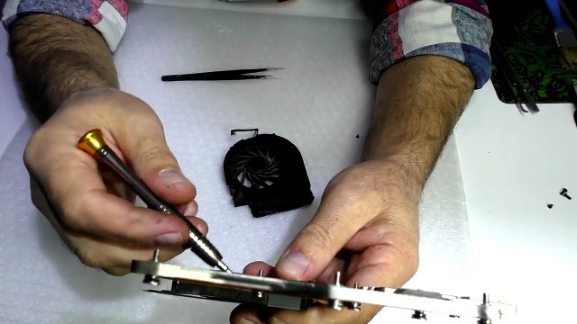 Packard bell EasyNote TK Fan Temizliği (Termal Macun Yenilemek )