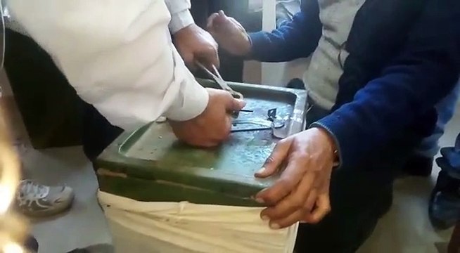 Ballot Box opened with Pincers at Kosindra of Chhota Udepur in Gujarat during Sarpanch elections