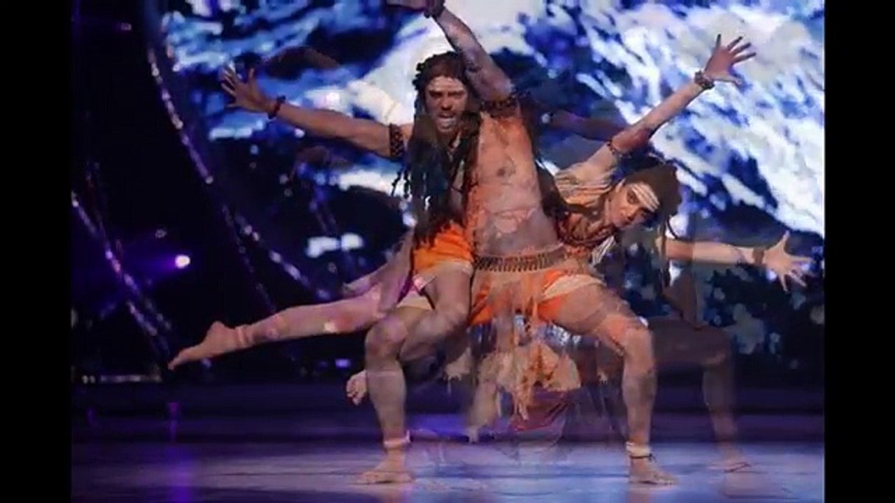 Karishma tanna hot dance performance