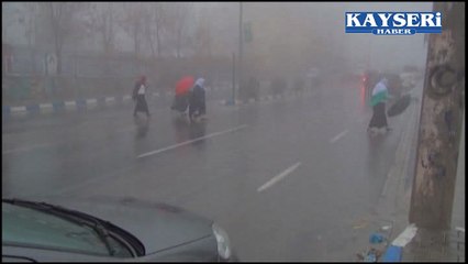 ŞİDDETLİ RÜZGAR GECEYİ KABUSA ÇEVİRDİ